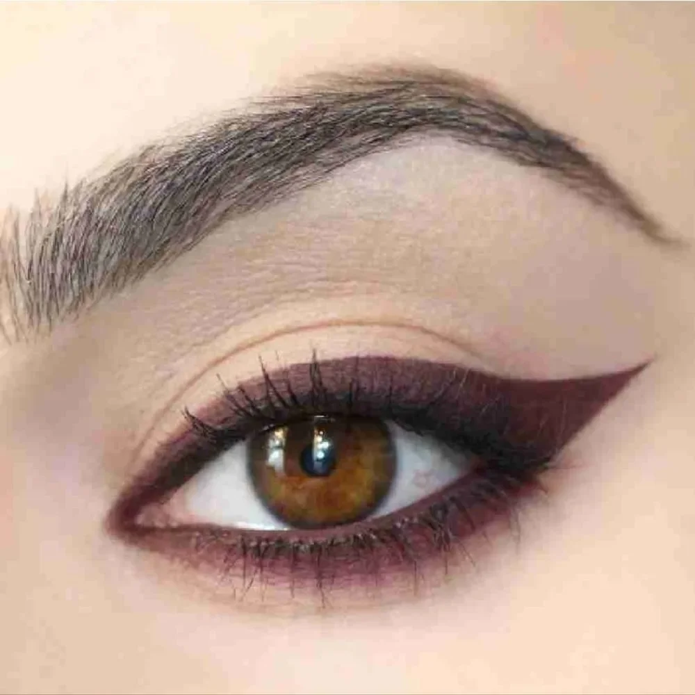 Too Faced WATERPROOF Killer Queen Gel Eye liner (Deep Purple Plum )